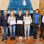 Sieben Schülerinnen erhalten DELF-Zertifikate